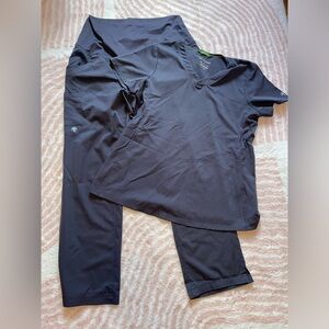 Maternity scrubs set